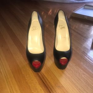 Christian Louboutin 39